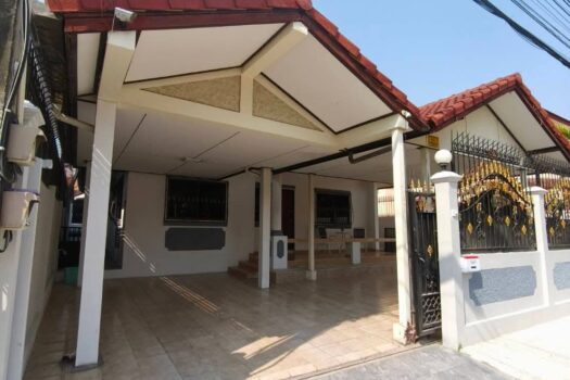Royal Park Village for rent