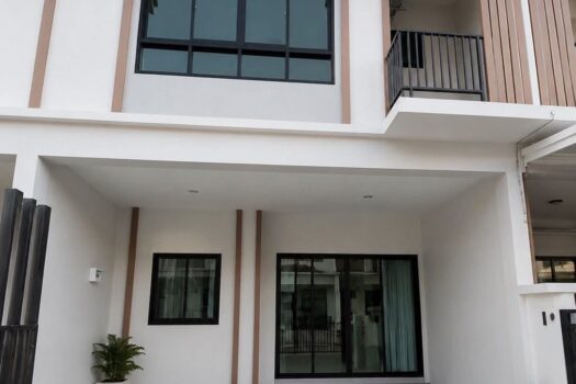 Modern 3-Bedroom Townhouse for Rent in Zensiri
