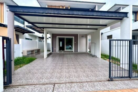 Family House for Sale in Life in the Garden