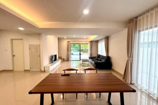 Family House for Sale in Life in the Garden