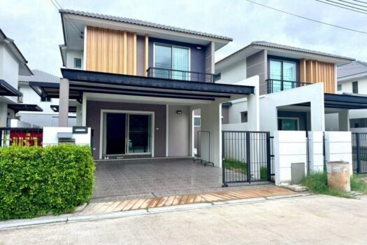 Family House for Sale in Life in the Garden