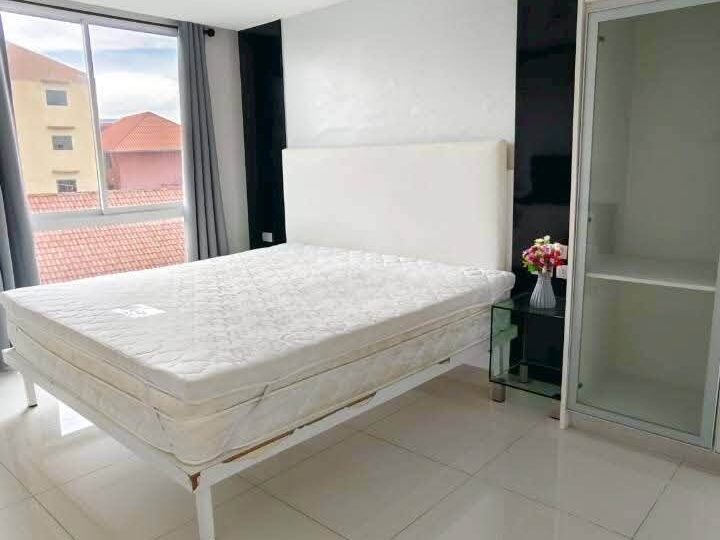 Modern 1-bedroom condo for rent at City Center Residence, Central Pattaya. 35 sqm, fully furnished, excellent facilities, and only 13,000 THB/month
