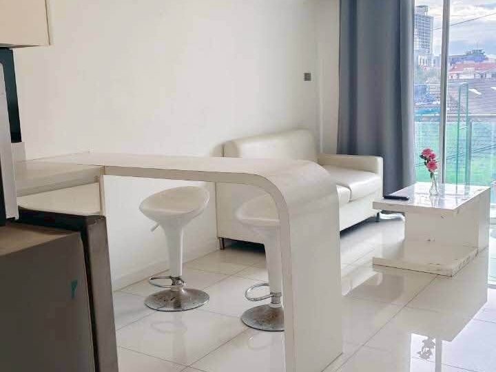 Modern 1-bedroom condo for rent at City Center Residence, Central Pattaya. 35 sqm, fully furnished, excellent facilities, and only 13,000 THB/month.