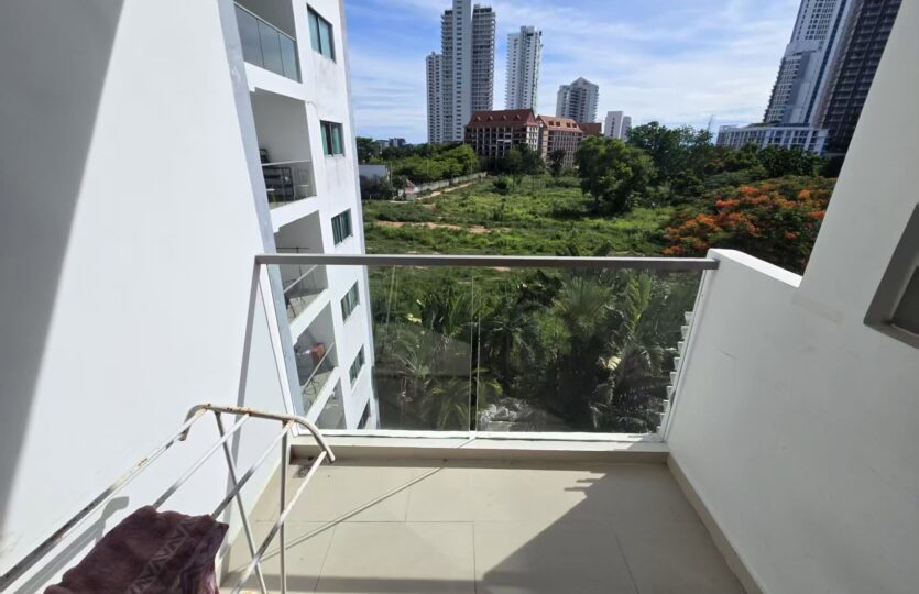 1 Bedroom Condo for Sale Wongamat Club Royal Pattaya