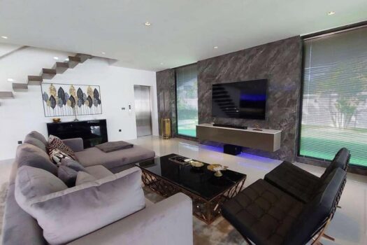 Luxury Villa in Pratumnak Pattaya for sale | 250m from Beach